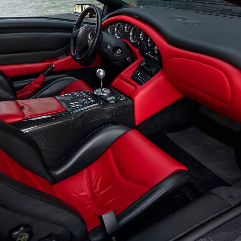 aston martin sarrut assurances